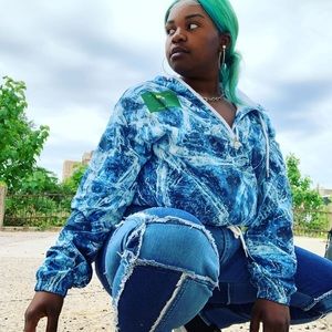 “Dream Big” Women’s Cropped Windbreaker